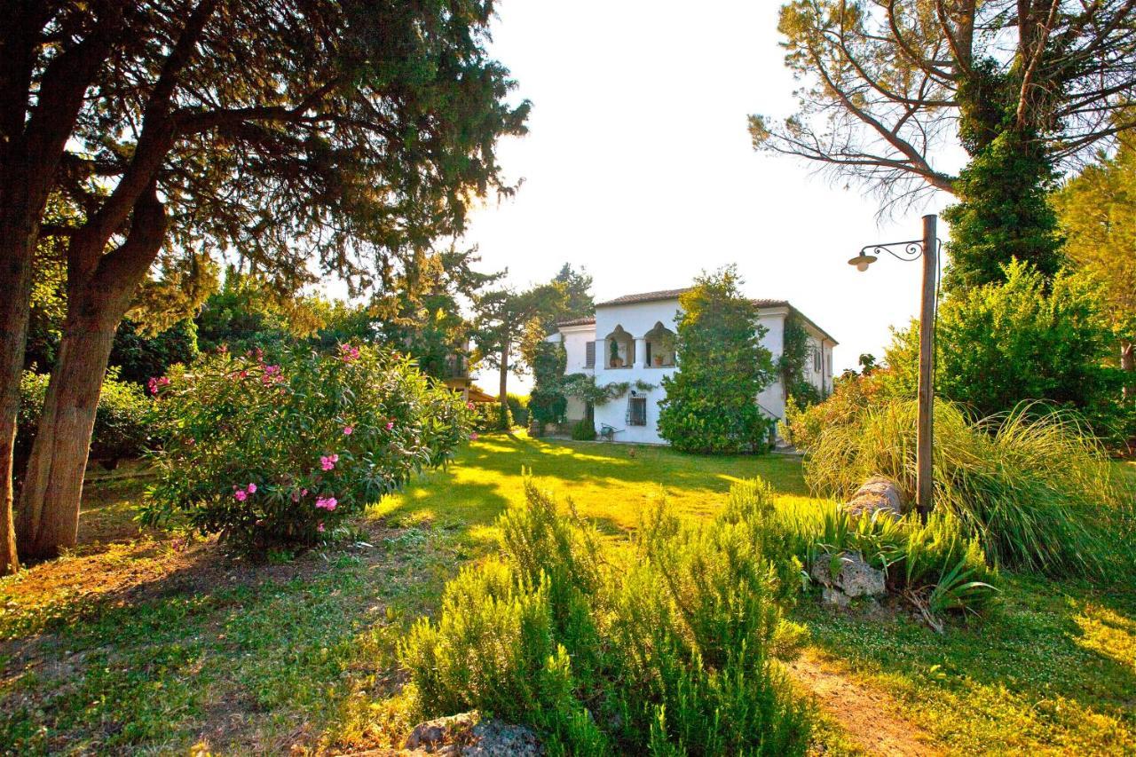 Agriturismo "Borgo Madonna Degli Angeli" - Charming Cottages In The Gardens ! Tocco da Casauria Eksteriør billede